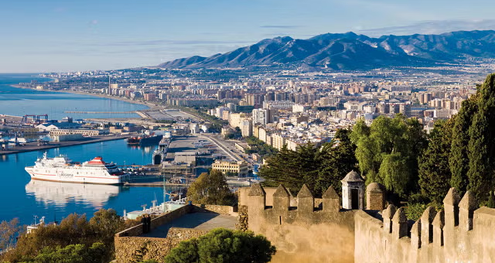 Equipo de asesores jurídicos en Málaga en reunión